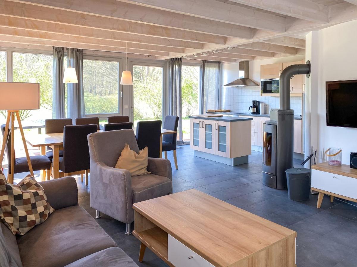 Ferienhaus Wiesengefluester W10 - Mit Sauna, Kamin Und Garten Röbel エクステリア 写真